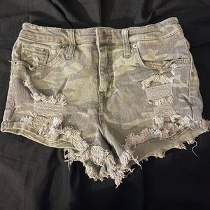 camo. high wasted. ripped